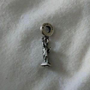 Pandora New York Charm